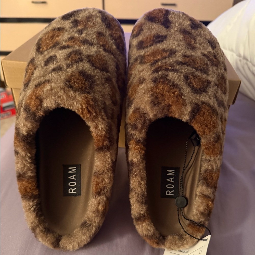Roam Fuzzy Clog - Picture 3 of 6
